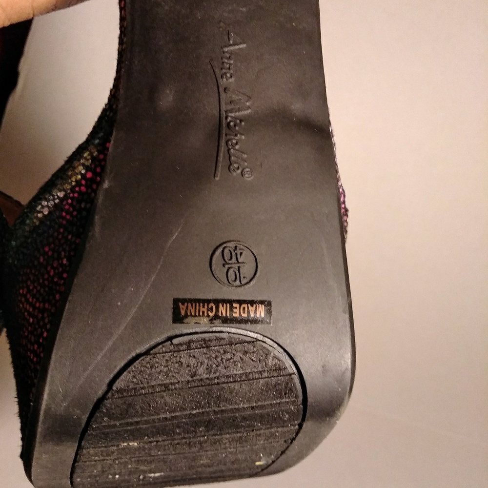 Shoes - Picture 6 of 7